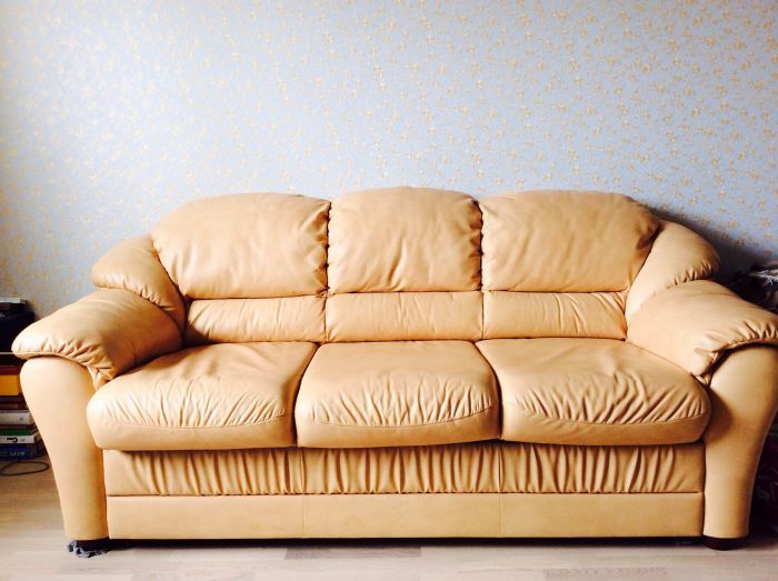 Куплю кожаный диван б у. Стильный кожаный диван. Кожаный диван 2000. Диван кожаный 130см. Диван кожаный 1.5 метра.