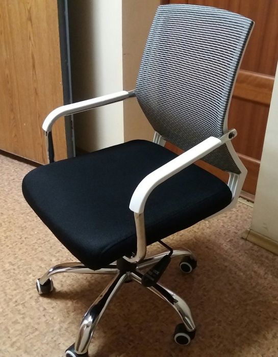 Новый офисный стул. Кресло офисное кт-505. Кресло офисное на полозьях. Офисное кресло на полозьях с подлокотниками.